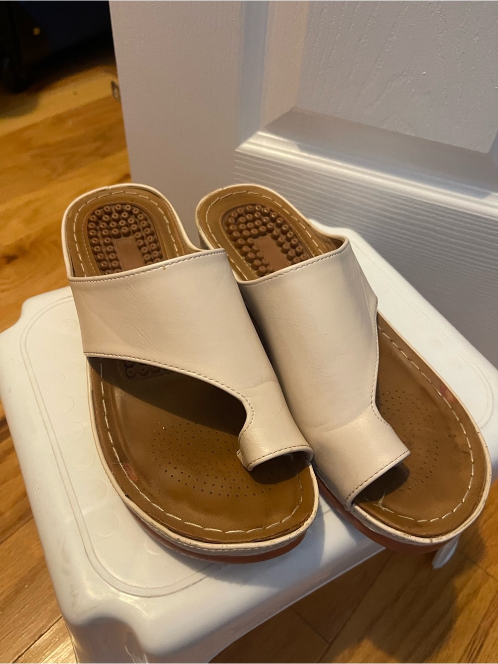 Women's Cream Toe-Loop Slide Sandals